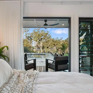 ridge-retreat-guest-suites-in-middle-ridge.queenslandhotels.net/