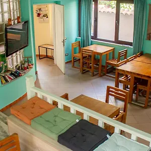  Hostal The Golden Rooster