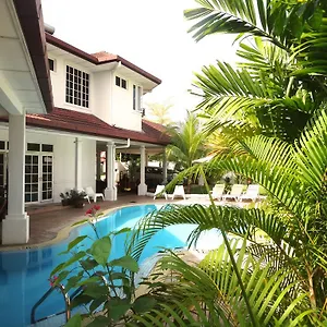 *** Bed and breakfast Rumah Putih Near Klia Malasia